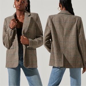 Astr The Label Harlow Blazer in Brown & Green Plaid